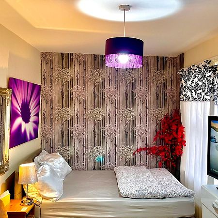 Comfy Double Bedroom With A Private Toilet Londres Exterior foto