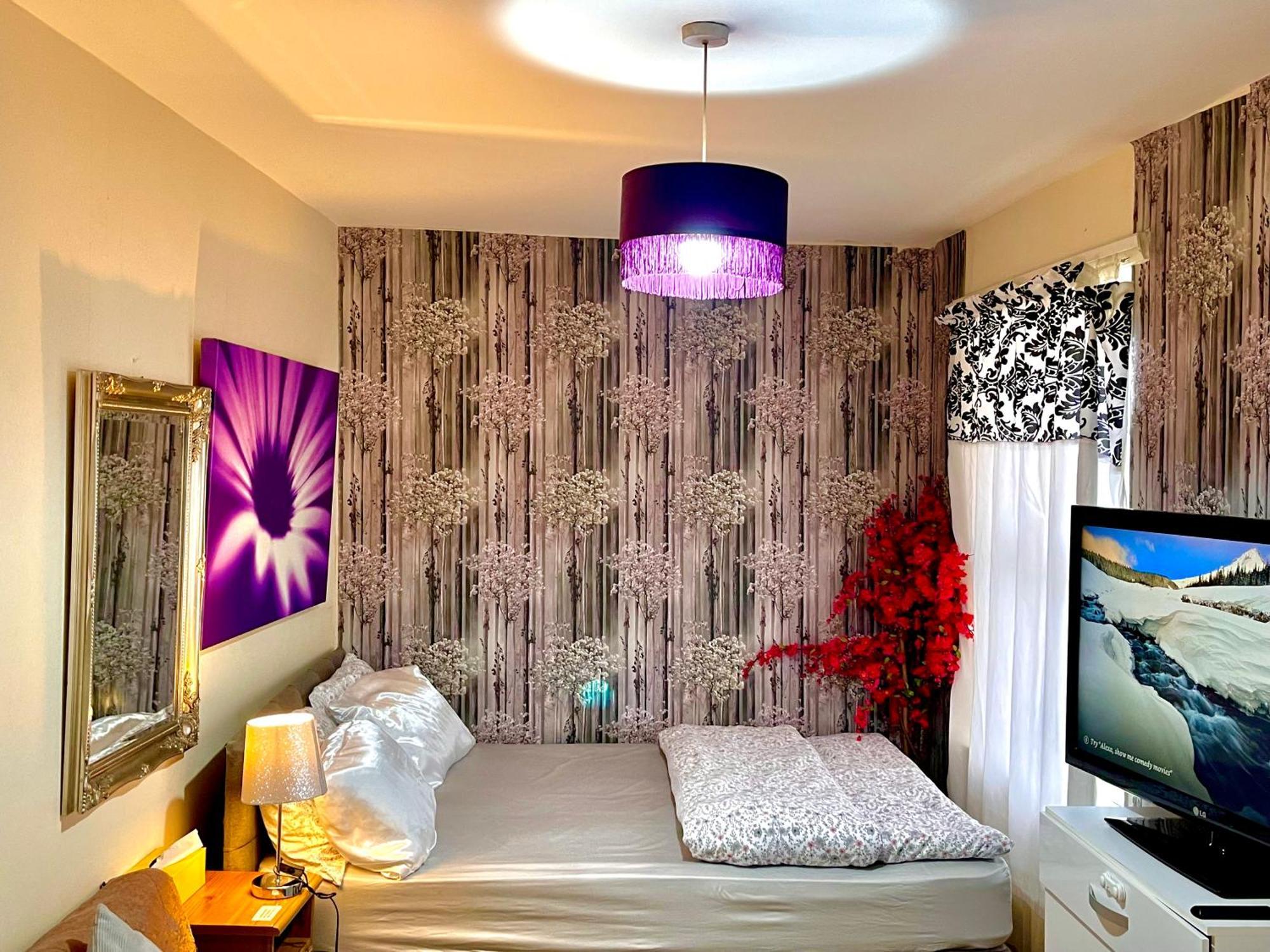Comfy Double Bedroom With A Private Toilet Londres Exterior foto