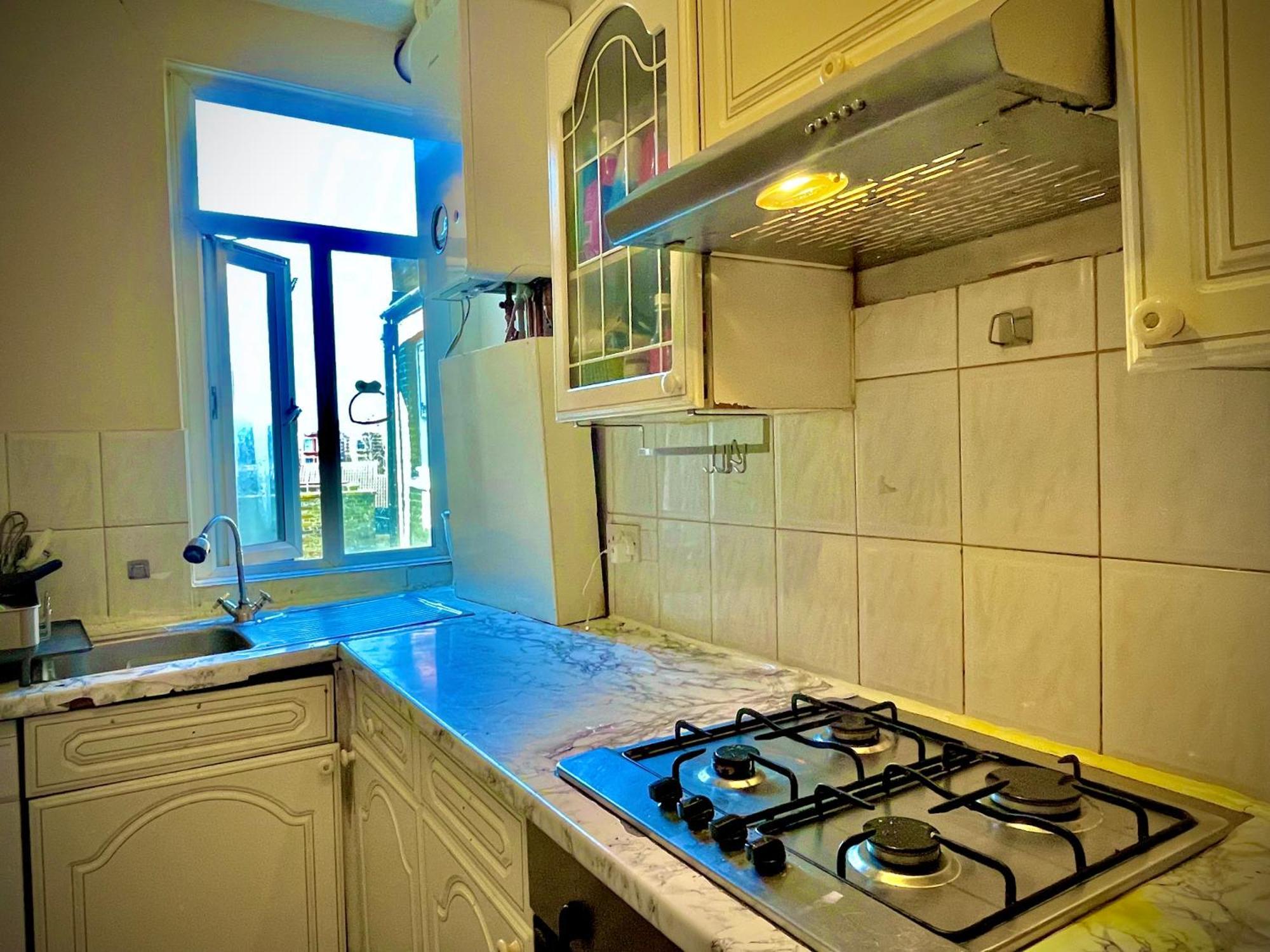 Comfy Double Bedroom With A Private Toilet Londres Exterior foto